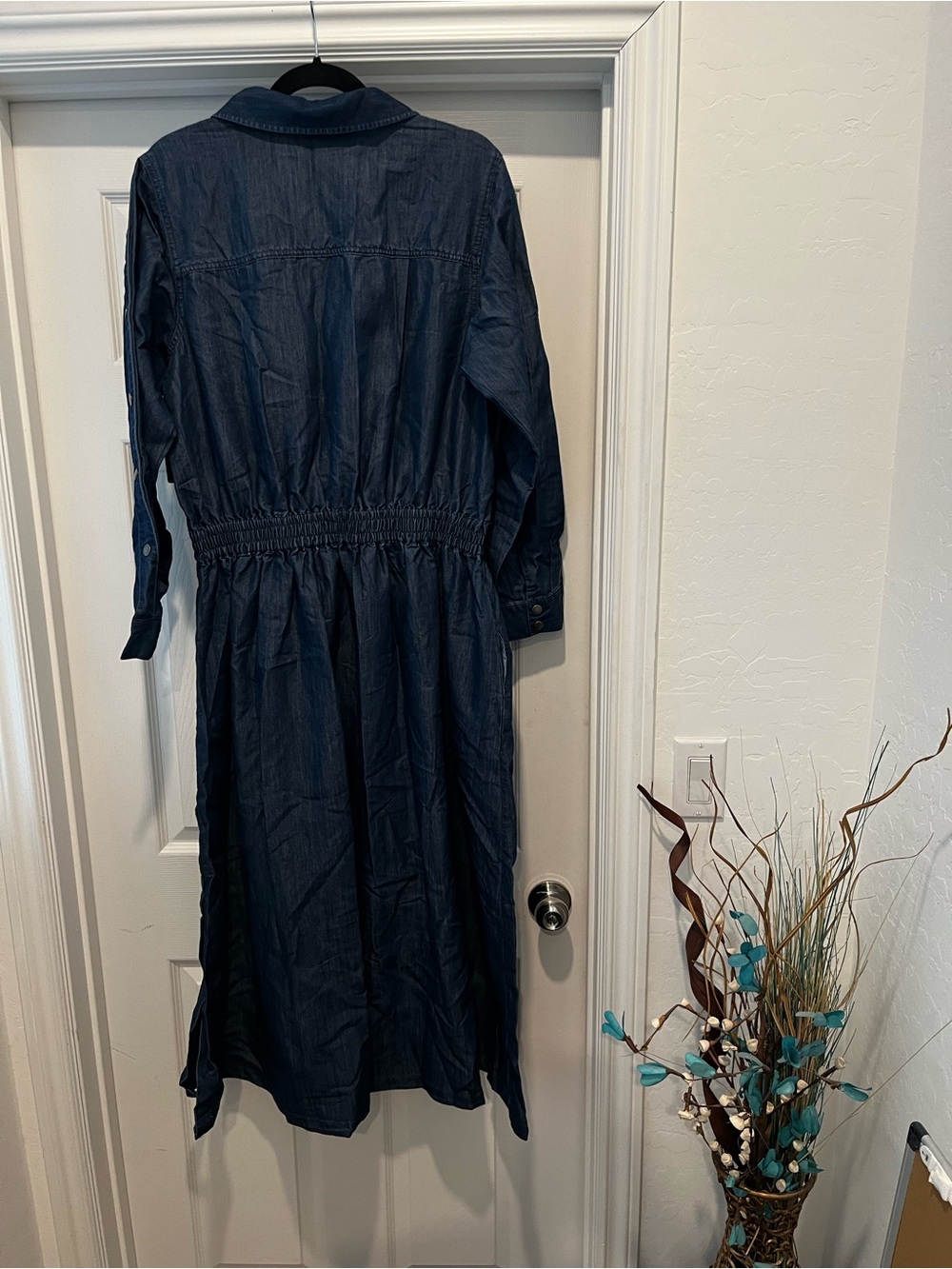 Denim Button-Front Midi Dress in Chambray - Picture 5 of 7